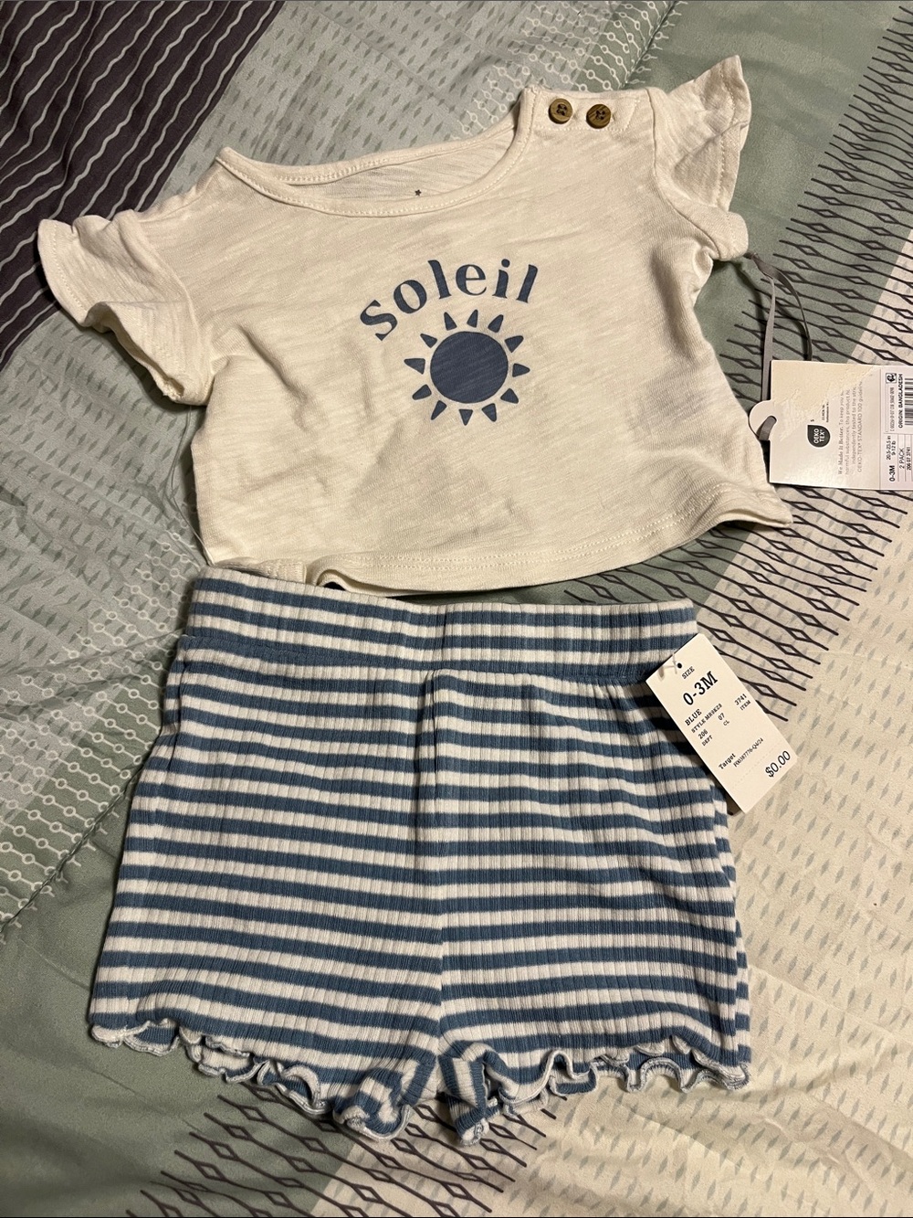 cloud island Off-White and Light Green Baby Sweater Set